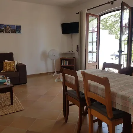 Monte-bougainvillea Apart Otel Azinheiro